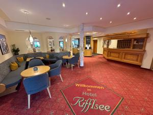 Posezení v ubytování Hotel Garni Rifflsee