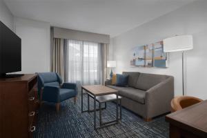 Homewood Suites by Hilton Newark-Cranford的休息区