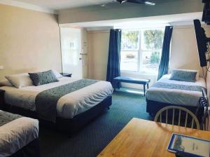 Postel nebo postele na pokoji v ubytování Corrigin Windmill Motel