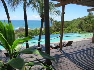 Bazén v ubytování Coral Crest 1770 nebo v jeho okolí