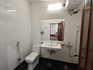 Bilik mandi di Hometown Stays +89 gambar