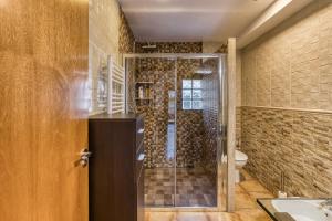 Koupelna v ubytování Casa en Albanyà + 21 fotografií