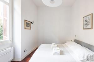 Letto o letti in una camera di La corte di Merlino - Apt centrale di pregio