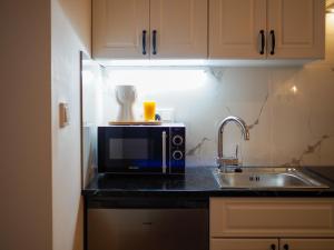 Η κουζίνα ή μικρή κουζίνα στο Hotel 16 & Apartments Prague City Living +40 φωτογραφίες