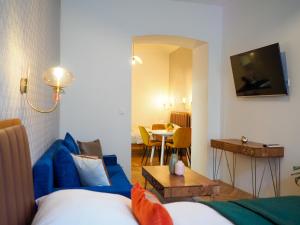 Μια τηλεόραση ή/και κέντρο ψυχαγωγίας στο Hotel 16 & Apartments Prague City Living