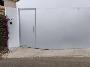 a large white door on the side of a building at Casa el pinar in La Orotava