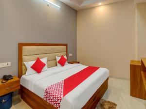Ένα ή περισσότερα κρεβάτια σε δωμάτιο στο Hotel O B.S Celebration