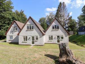 a house on a hill with a tree at Valley Lodge 37 in Callington