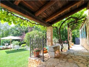 Κήπος έξω από το Villa Giselle +28 φωτογραφίες