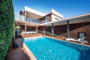 Bazén v ubytování Blairgowrie Bay Villa - Luxe Pool and Beachfront nebo v jeho okolí
