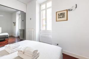 Letto o letti in una camera di La corte di Merlino - Apt centrale di pregio