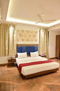 Ένα ή περισσότερα κρεβάτια σε δωμάτιο στο Hotel Wedlock Grand Suites Gurgaon