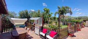 a patio with a fence and a table and chairs at villa Shiva Dep in Cerveteri
