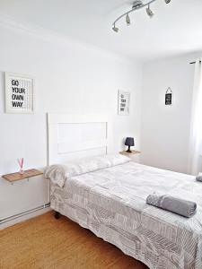 A bed or beds in a room at La Dama Boba