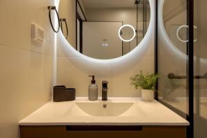 Koupelna v ubytování סוויטת השחר + 8 fotografií