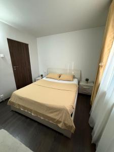 a bedroom with a large bed in a room at Apartament Craiova in Craiova