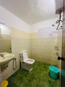 Ένα μπάνιο στο Cochin Inn Villa