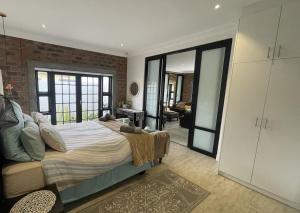 En eller flere senge i et værelse på Olyvenbosch Selfcatering