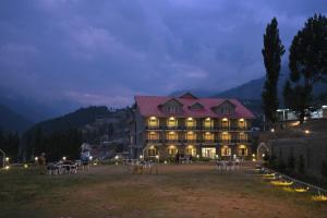 Nespecifikovaný výhled na hory nebo výhled na hory při pohledu z hotelu