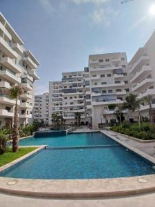 Bazén v ubytování Studio Cosy avec Mezzanine Piscine et Plage à 5 min à Zenata City nebo v jeho okolí