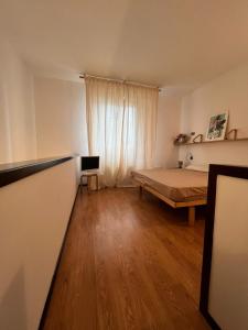 a small bedroom with a bed and a window at Villetta Gloria in Venice-Lido +20 photos