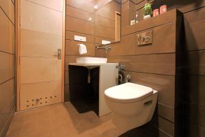 Ένα μπάνιο στο Hotel Worth - 1 Minute from Connaught Place & New Delhi Station