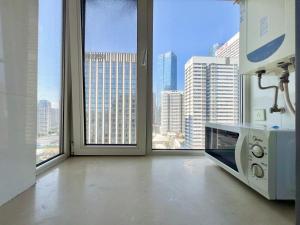 Muju Qingdao Twin Family Room Near Metro Line 3 Near May Fourth Square MixC的电视和/或娱乐中心