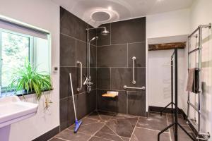 Ένα μπάνιο στο Finest Retreats - The Old Vicarage +41 φωτογραφίες