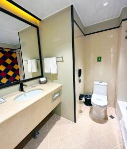 Koupelna v ubytování National Jade Hotel