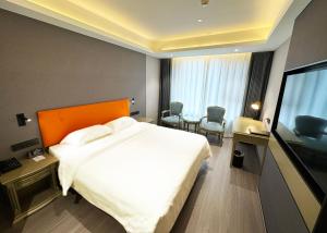 Postel nebo postele na pokoji v ubytování National Jade Hotel