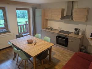 Kuchyň nebo kuchyňský kout v ubytování Appartements Fürstalm Alpendorf
