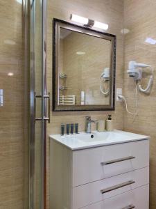 Bilik mandi di Apartamenty Pod Zegarem +29 gambar