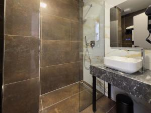Koupelna v ubytování ES Hotel + 32 fotografií