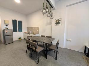 Η κουζίνα ή μικρή κουζίνα στο Simfoni Comfy Premium 13