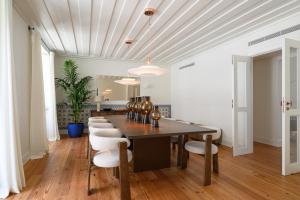 a dining room with a table and chairs at Casagrand Luxury Apartments Lisboa in Lisbon