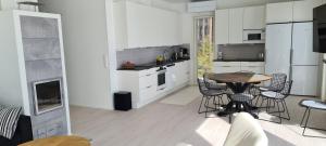 Kuchyň nebo kuchyňský kout v ubytování Villa Lakeside Luxe