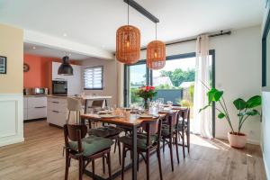 Kuchyň nebo kuchyňský kout v ubytování Maison Kersuc - Entre mer et forêt