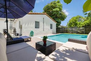 a backyard with a swimming pool and a house at Modern 4BR Retreat with Private Pool - Near Brickell in Miami