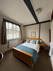 Katil atau katil-katil dalam bilik di White Hart Hotel