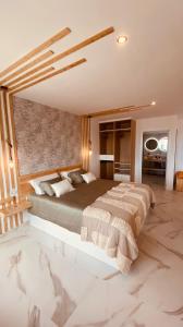 A bed or beds in a room at Sunset Paradise