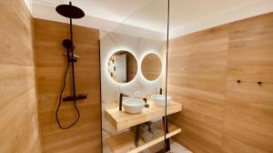A bathroom at Sunset Paradise
