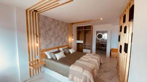 A bed or beds in a room at Sunset Paradise