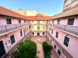 Το κτήριο όπου στεγάζεται  το διαμέρισμα