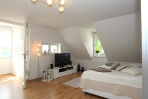 Una cama o camas en una habitación de Brise Villa Emmi App 05