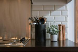 Una cocina o kitchenette en Huswell - Charming studio in the center of Antwerp