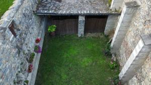 an aerial view of a yard with a stone wall at Casa Toronzue in Frajén