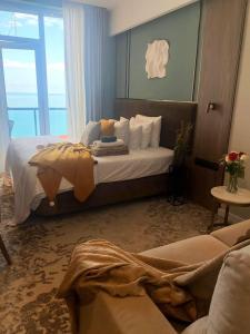 Ένα ή περισσότερα κρεβάτια σε δωμάτιο στο Апартаменты напротив моря в доме бизнес класса Guru residence