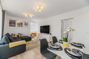 a living room with a couch and a table at Mountain Views Urban Plaza in Braşov