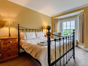 Ένα ή περισσότερα κρεβάτια σε δωμάτιο στο 3 Bed in Gillingham 53854