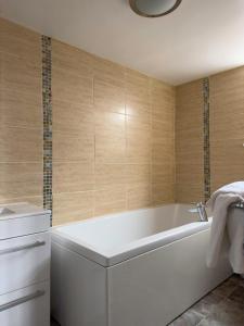 Bilik mandi di White Hart Hotel